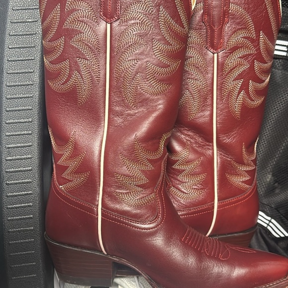 SOLD Tecovas Annie - Scarlet - Picture 3 of 7